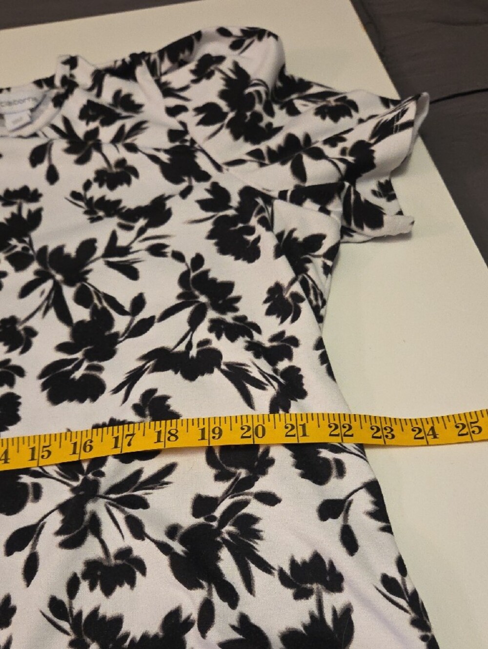 Liz Claiborne White Short-Sleeve Top with Black Floral Print XXL - Picture 10 of 12
